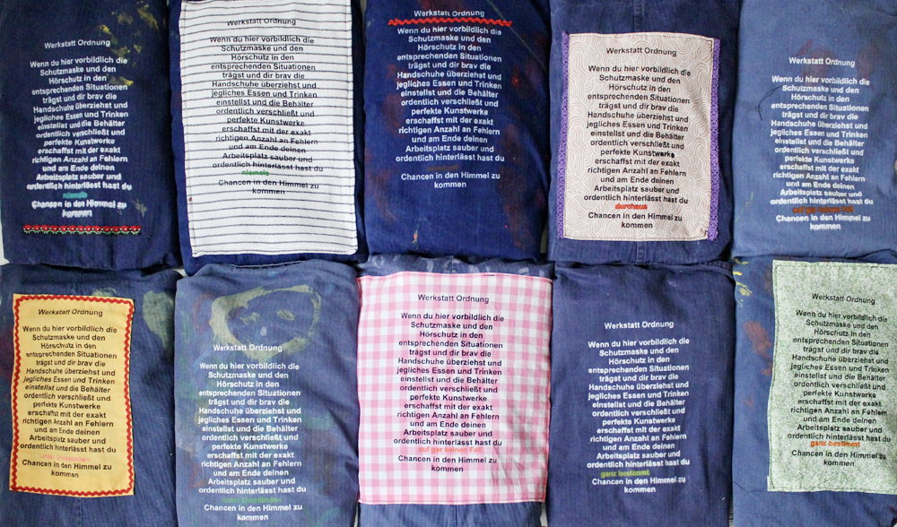 Katarina Gaub Siebdruck und Textil auf Militäroveralls