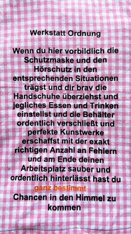 Katarina Gaub Siebdruck und Textil auf Militäroveralls