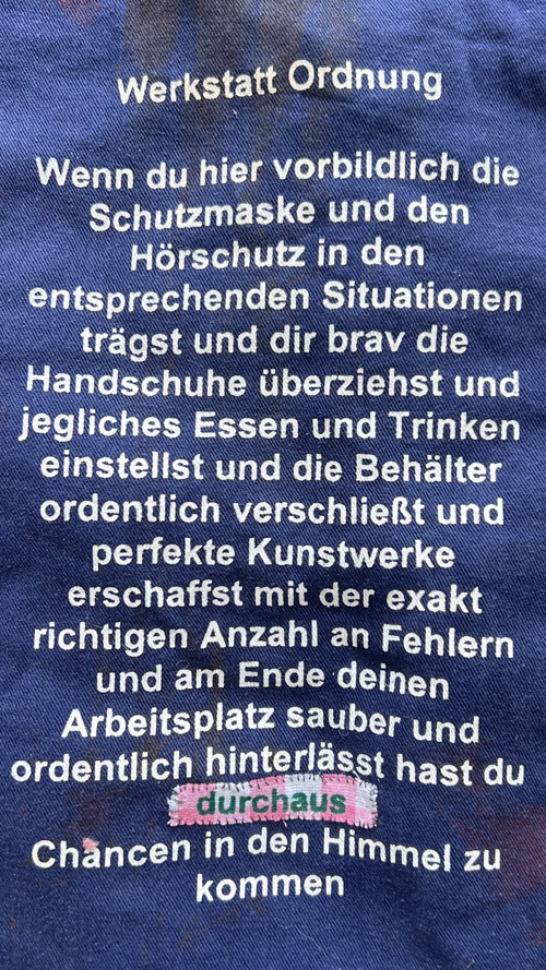 Katarina Gaub Siebdruck und Textil auf Militäroveralls